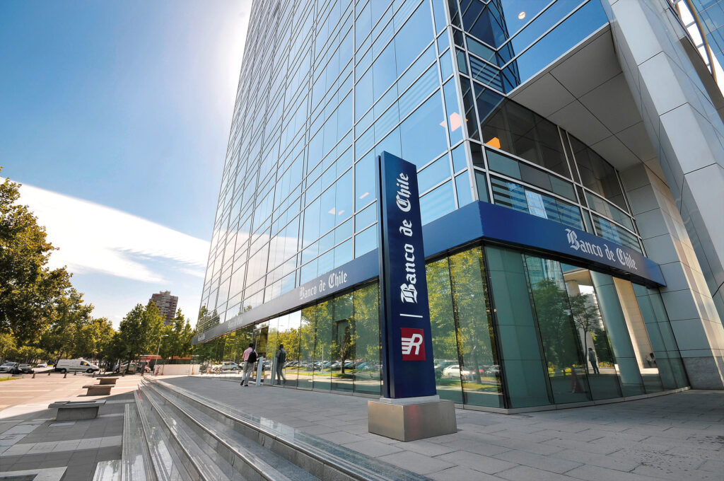 Banco de Chile fue sancionado por la CMF con algo más de $18 millones.