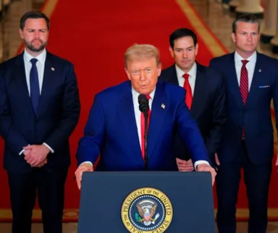 El vicepresidente de EE.UU. J. D. Vance (de izquierda a derecha), Donald Trump, Marco Rubio, secretario de Estado, y Pete Hegseth, secretario de Defensa (Imagen de Fox News).
