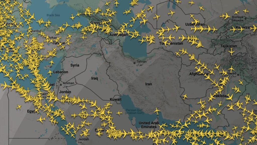 Las aerolíneas desviaron y cancelaron sus vuelos a Medio Oriente tras el ataque iraní a una base militar estadounidense en Qatar.