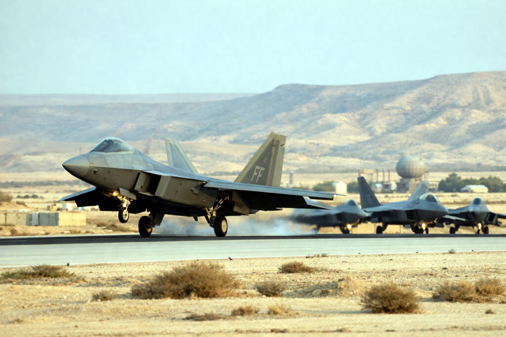 Aviones F 22 Raptor de EE.UU. emplazados en el sur de Israel.