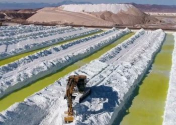 Productor chino de litio detiene dos plantas y dispara los futuros del carbonato