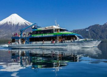 Cruzar la cordillera en barco: la travesía centenaria que volvió a sorprender al mundo