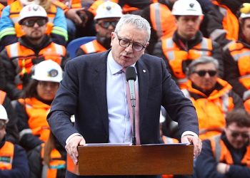 Fontaine quiere abrir Codelco a privados: estos son los proyectos que están en juego