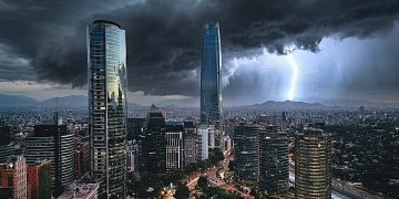 Las tasas de interés saltan en todo el mundo, en el peor momento para la economía chilena