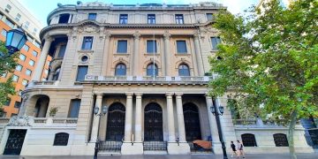 Inmobiliaria del Club de la Unión va a quiebra: ordenan incautar histórico edificio de Alameda
