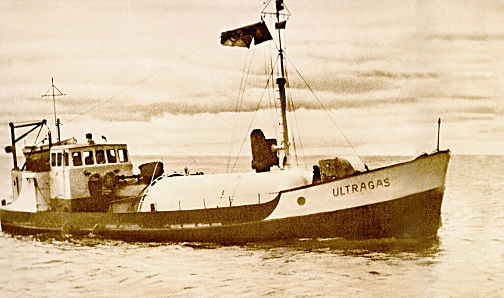 El primer buque cisterna de los Von Appen, considerado en 1960 el buque gasero más pequeño del mundo, destinado a abastecer Punta Arenas.