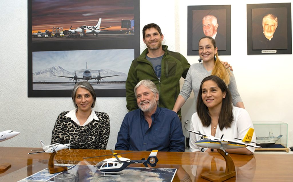 Sentados, de izquierda a derecha, Tania Pivcevic, Alex Pivcevic (presidente de DAP) y Andrea Pivcevic. Arriba, Nicolás Pivcevic (CEO de DAP) y Daniela Pivcevic.